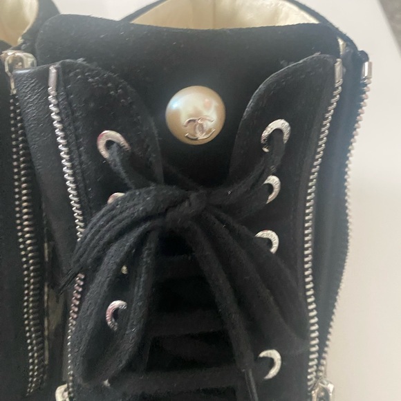 Chanel 2014 Interlocking CC Logo Sneakers - Picture 3 of 7